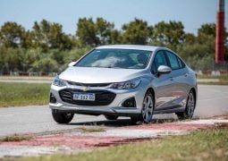 Chevrolet-Cruze-LT-trompa-3