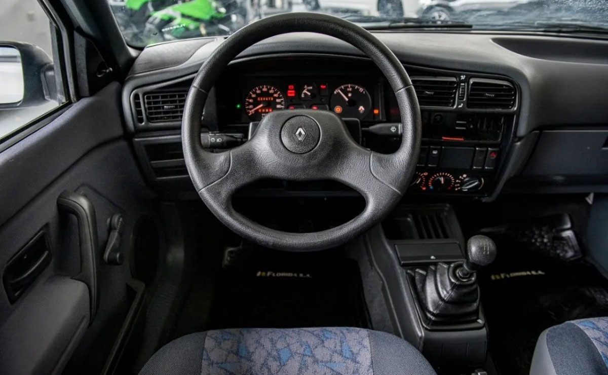 Renault R19 interior