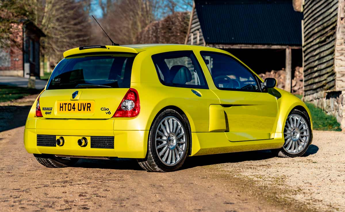 Renault-Clio-V6-cola