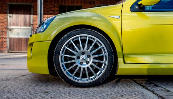 Renault-Clio-V6-llanta