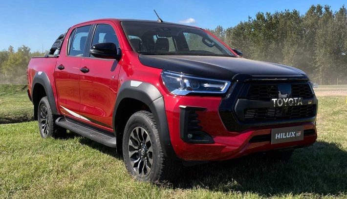 Toyota Hilux GR-S frente