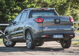 Fiat Toro Volcano test drive trasera