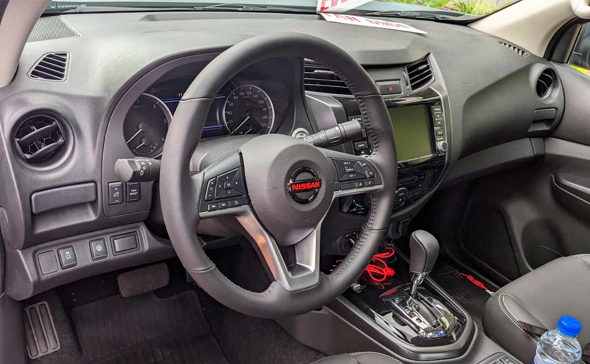 Nissan Frontier interior