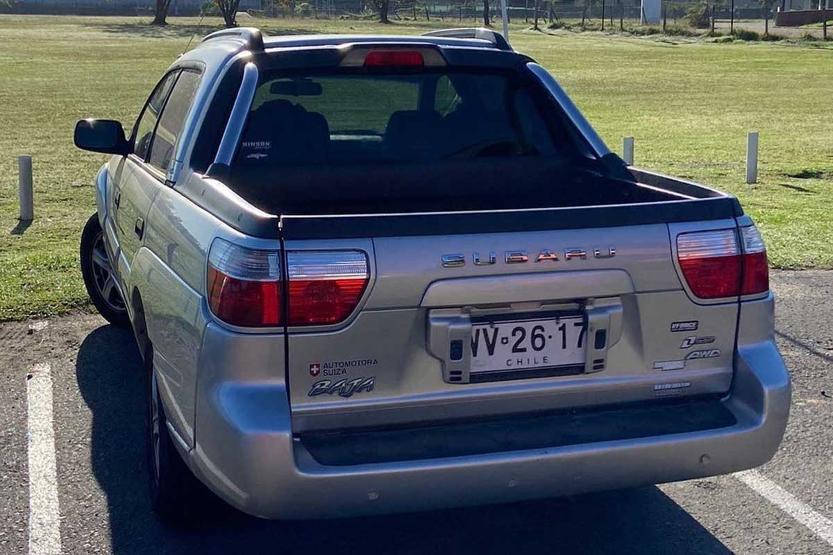 Pick up Subaru Baja cola