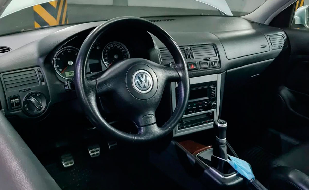 Volkswagen Golf V6 interior