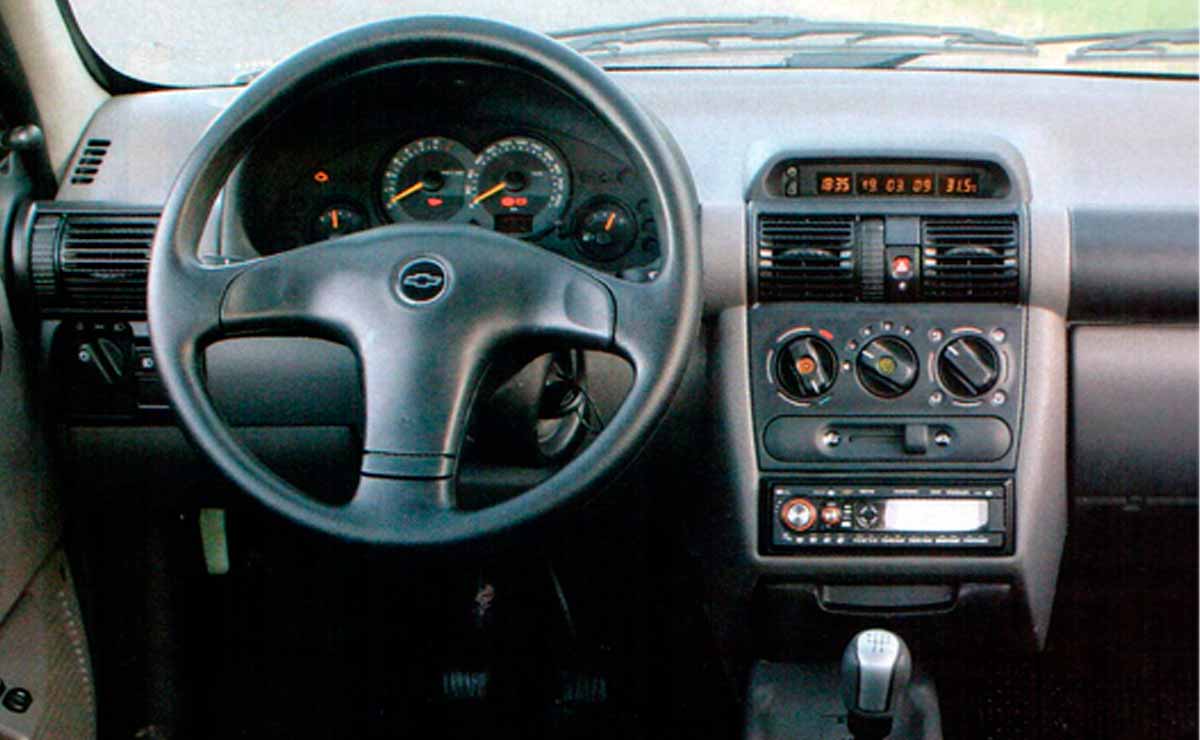 Chevrolet-Corsa-Classic-Interior