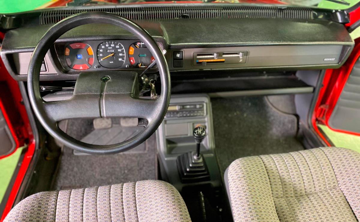 Renault 12 interior