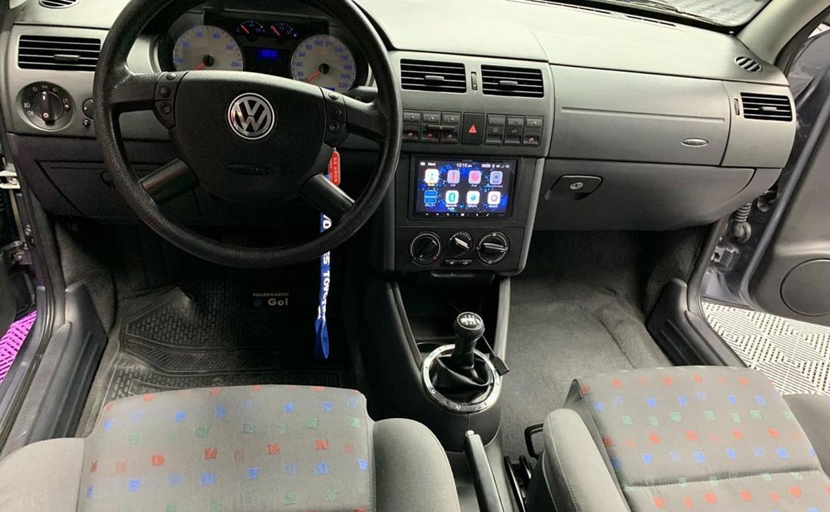 Volkswagen Gol interior