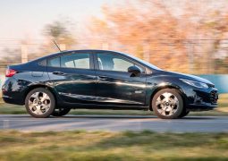 Chevrolet-Cruze-Midnight-Lateral-Mediano
