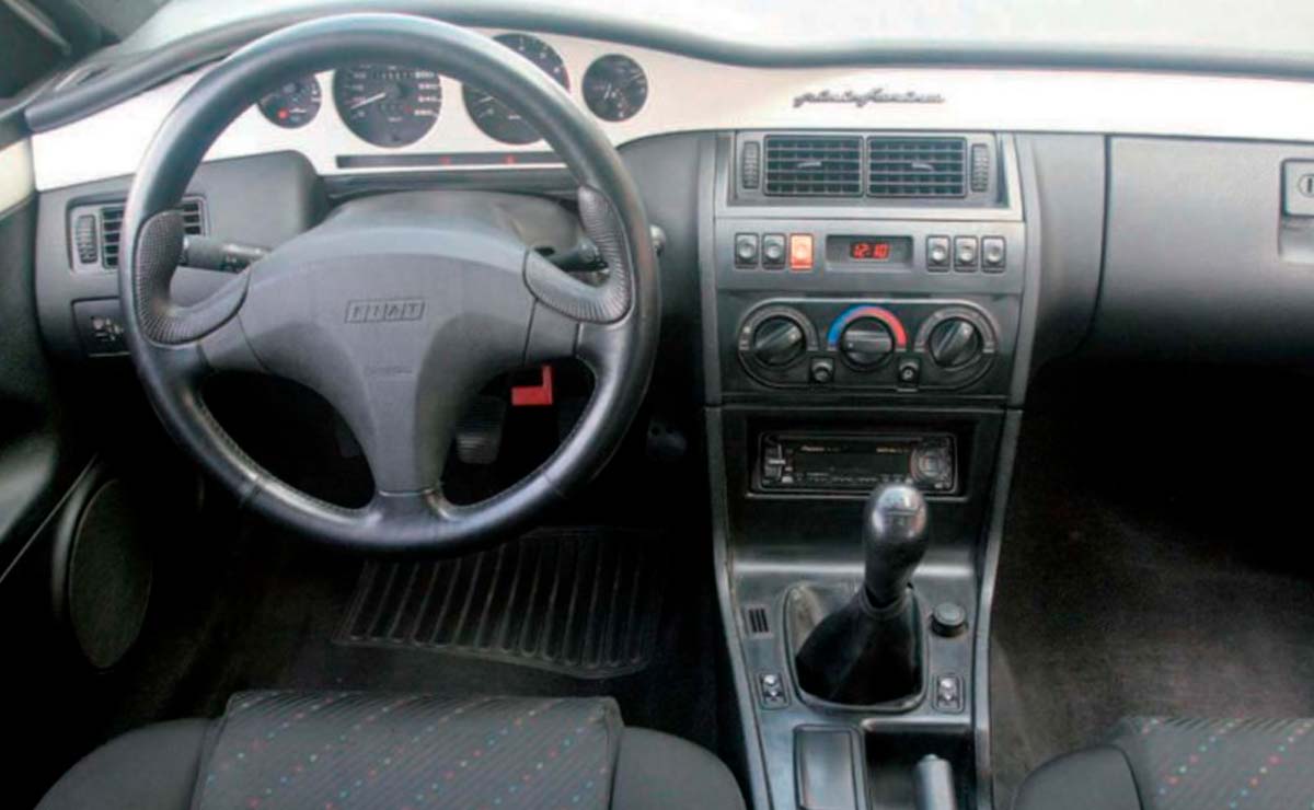 Fiat-Coupe-Figueras-Interior