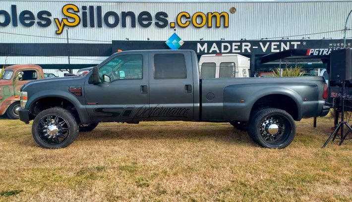 Ford SUper Duty Pick Up 2