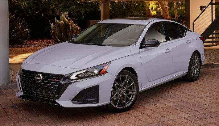 Nissan Altima frente