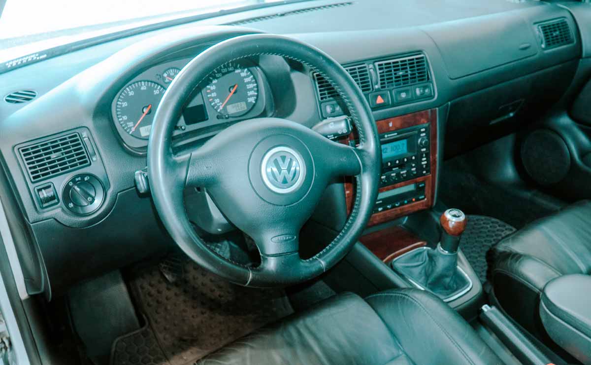 Volkswagen-Golf-V6-Interior
