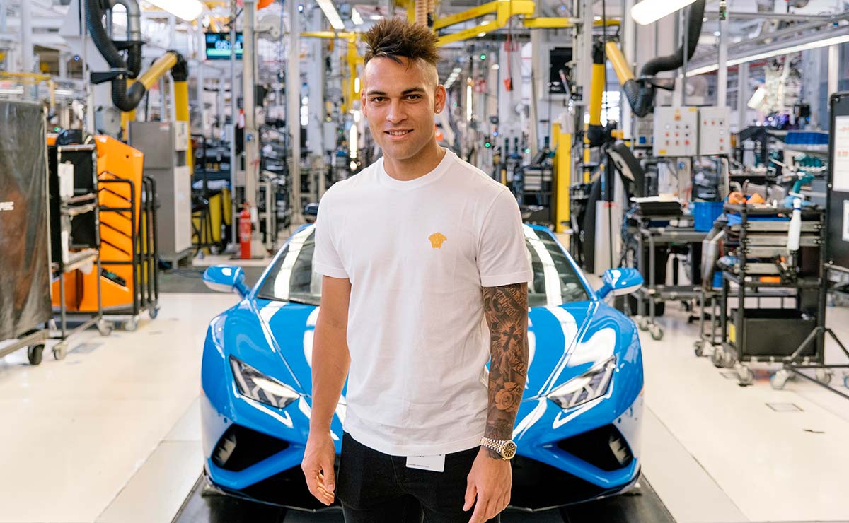 Lautaro Martínez fue a la planta de Lamborghini para configurar su próximo  SUV | Revista Auto Test Digital