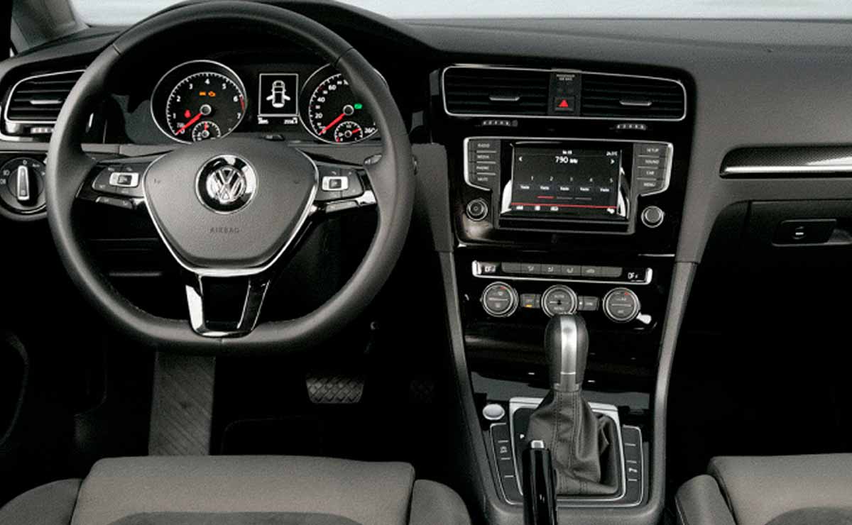 Volkswagen-Golf-Interior
