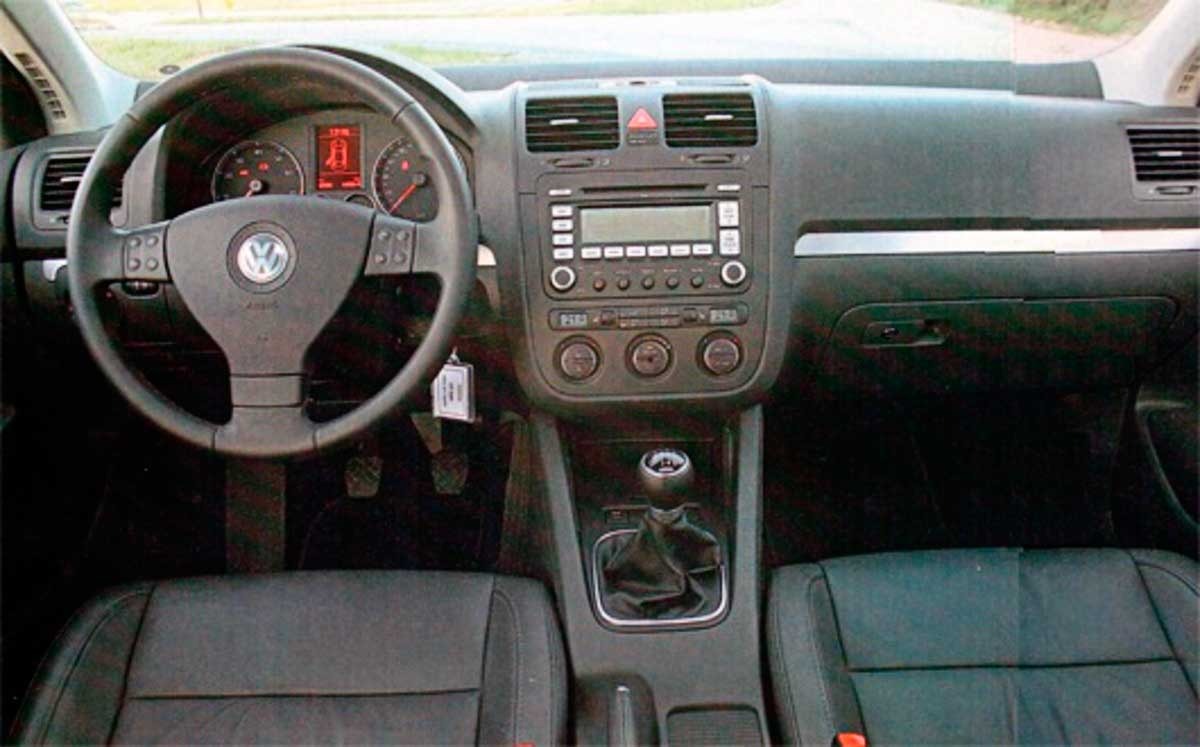 Volkswagen Vento 2.0T interior