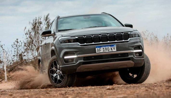 Jeep-Commander-Trompa-2