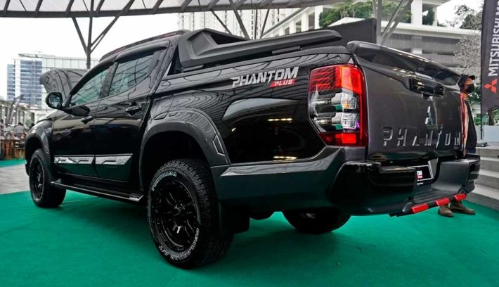 Pick-up Mitsubishi Triton Phantom Plus Edition trasera
