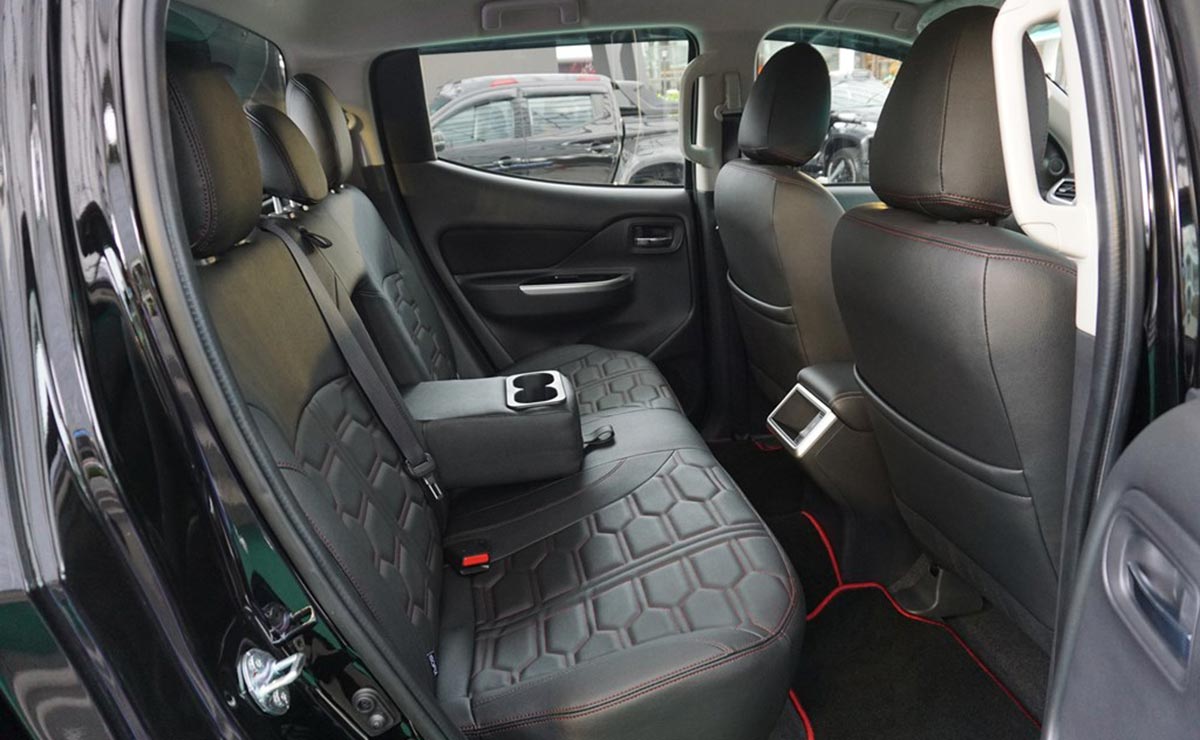 Pick-up Mitsubishi Triton Phantom Plus Edition asientos traseros