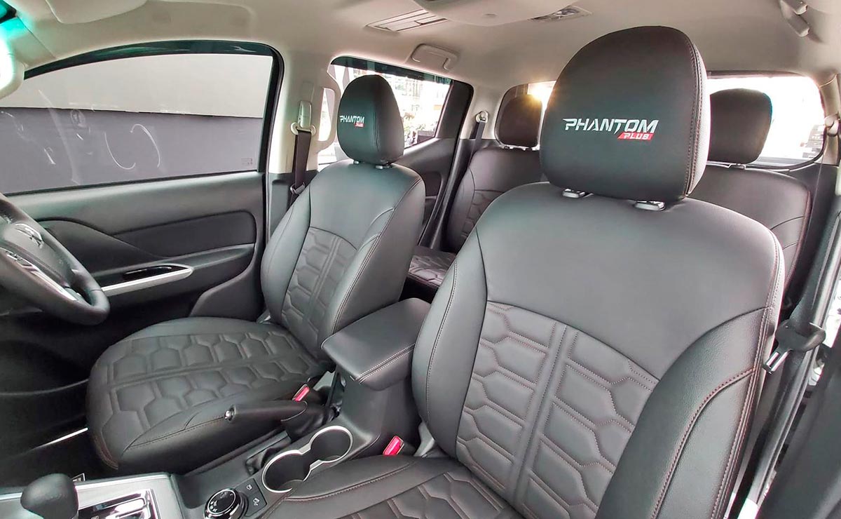 Pick-up Mitsubishi Triton Phantom Plus Edition seats