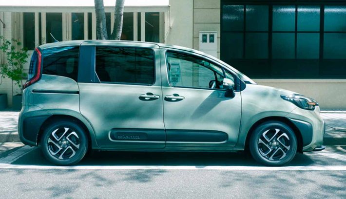 Toyota Sienta perfil