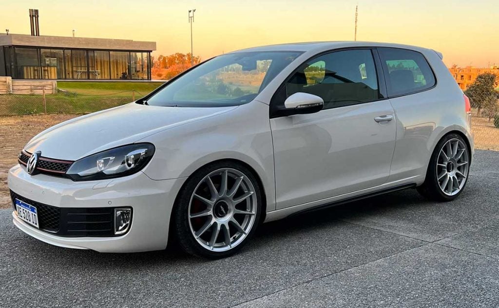 Tres puertas y caja manual Un Volkswagen Golf GTI MK6 en Argentina