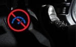 ¿Por qué mi auto se apaga si no lo mantengo acelerado? Causas y Soluciones
