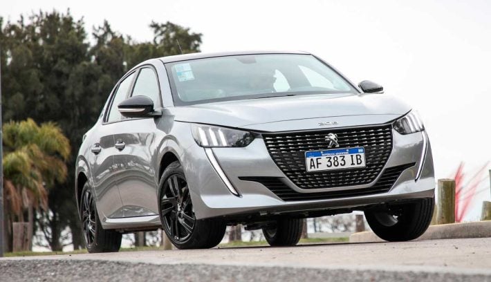 Peugeot-208-Style-Trompa-2