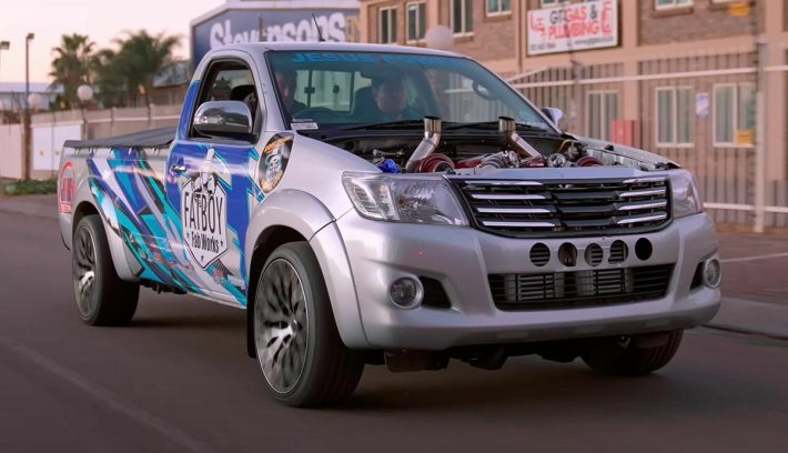 Toyota Hilux V12 frente