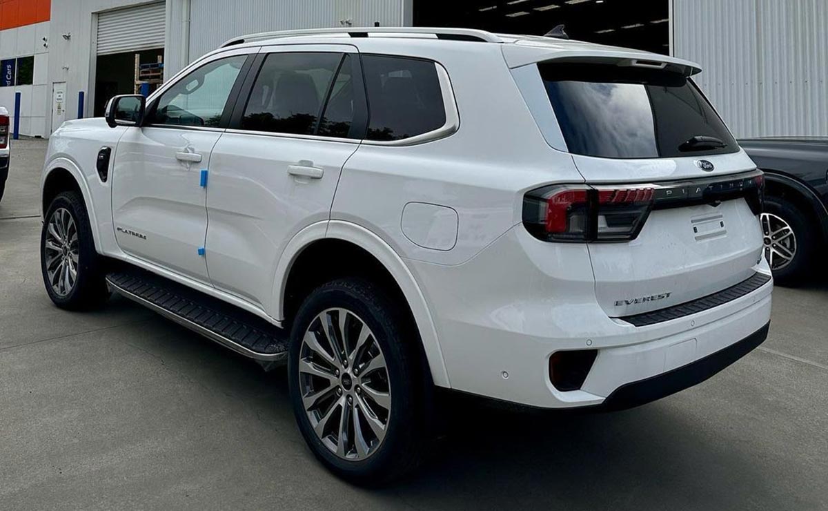 Ford Everest trasera