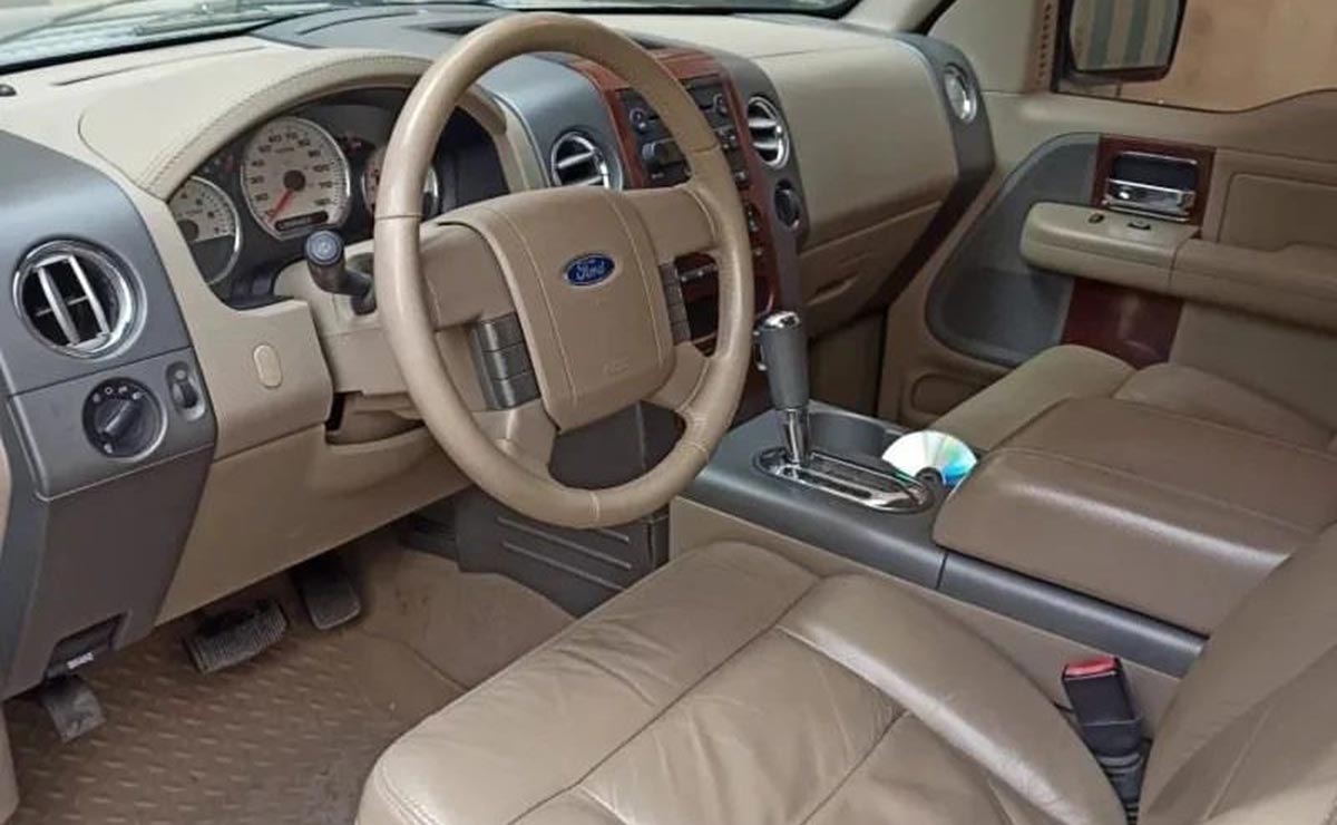 Ford F-150 cabina extendida interior 1
