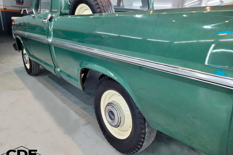 MIR&Aacute; ESTA IMPECABLE FORD F-100 CON M&Aacute;S DE 40 A&Ntilde;OS Y 56.000 KIL&Oacute;METROS