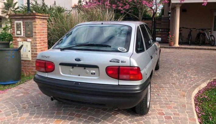 Ford-Escort-1998-Cola