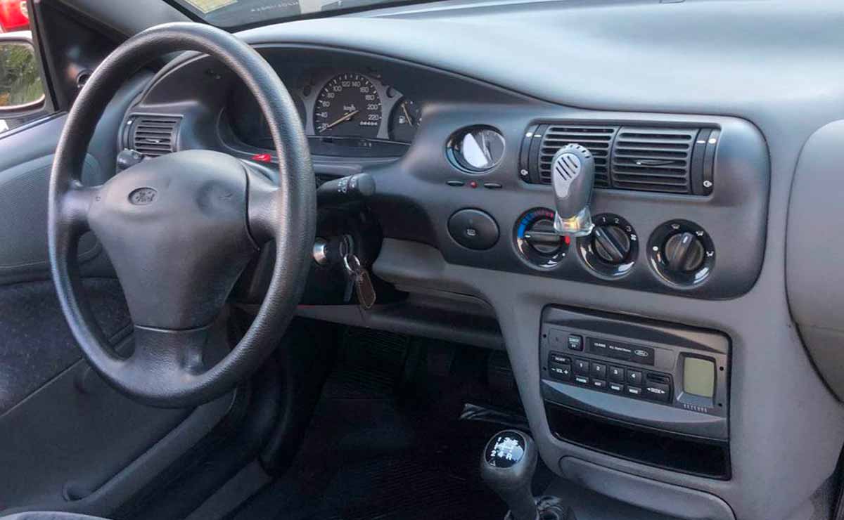 Ford-Escort-1998-Interior