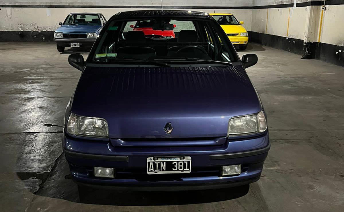 Renault Clio trompa