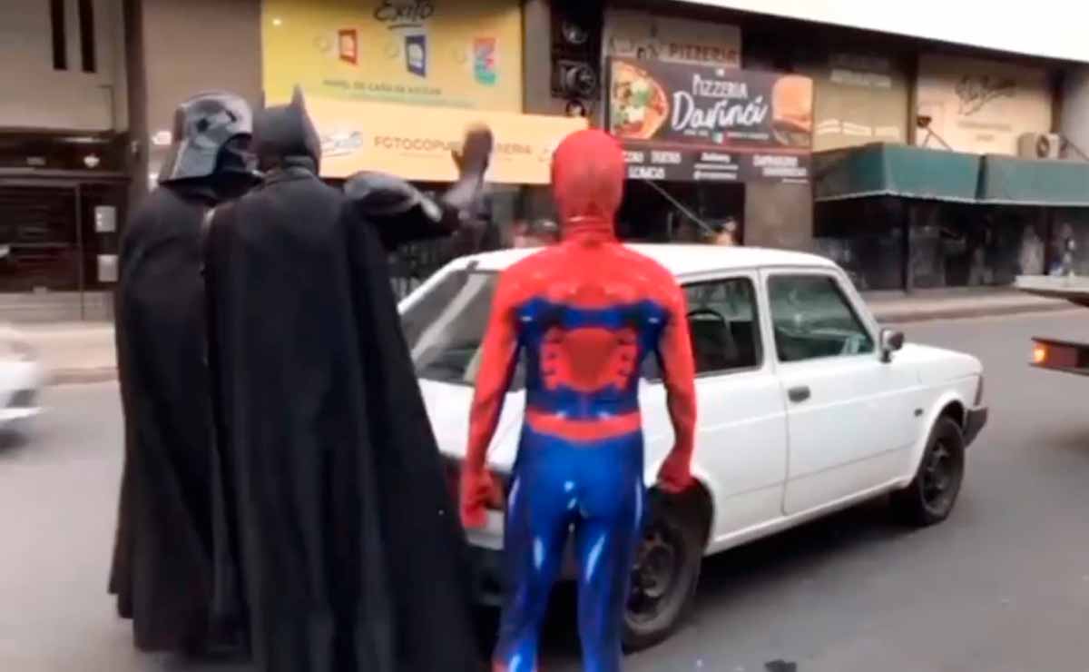 Spiderman Batman Salvan Auto