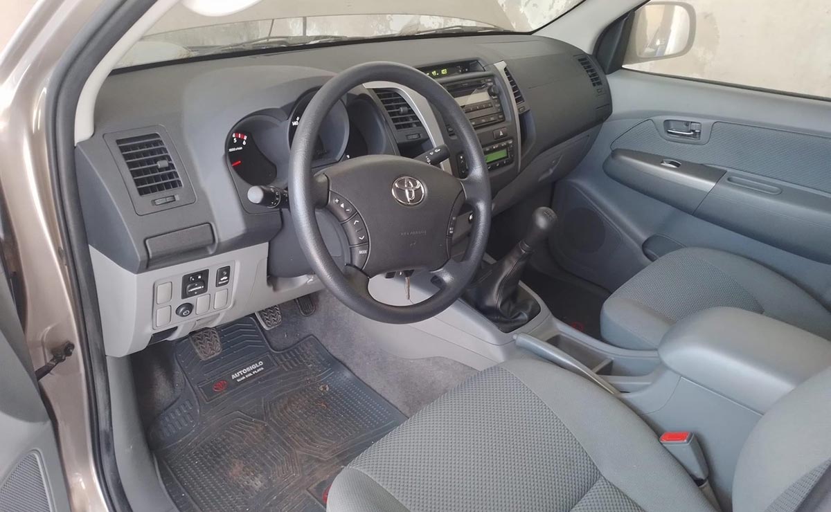 Toyota HIlux 0km interior