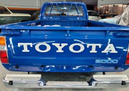 Toyota HIlux 2000 cola