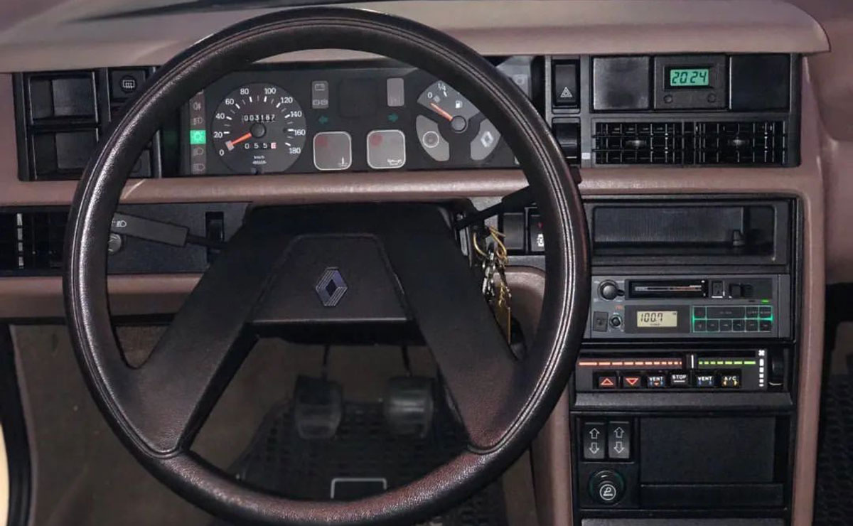 Renault 18 interior