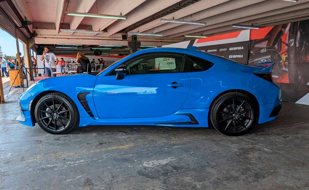 Toyota-GR-86-Lateral