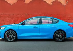 Ford Focus sedán perfil