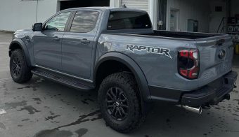 Ford Ranger Raptor trasera