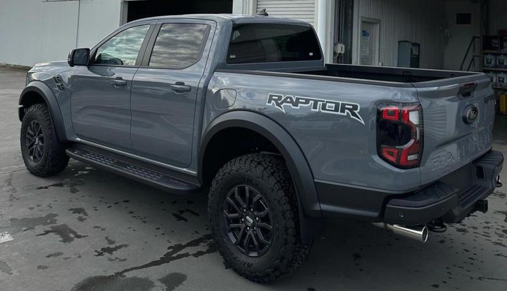 Ford Ranger Raptor trasera
