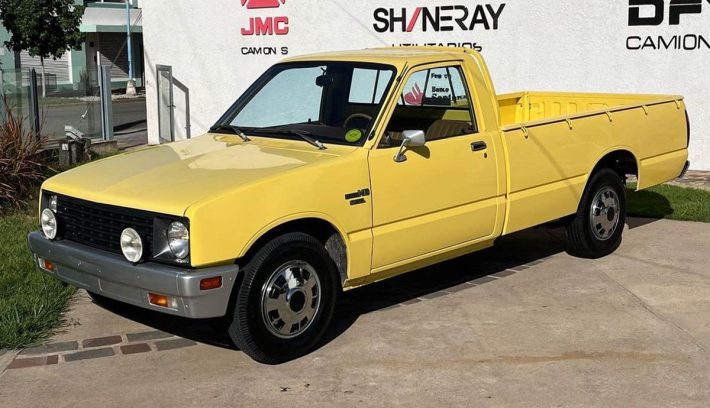 Pick up Isuzu KB Long bed frente 1