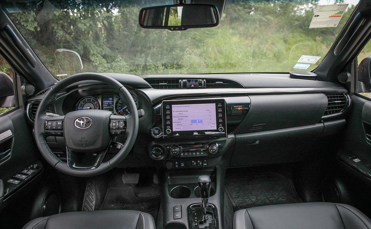 Interior de la conquista de Toyota Hilux