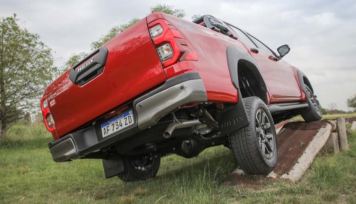 Toyota Hilux Conquest trasera