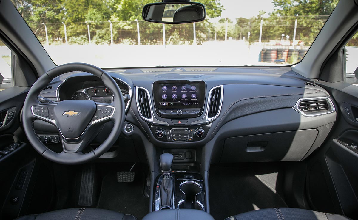 Chevrolet Equinox Master Test interior