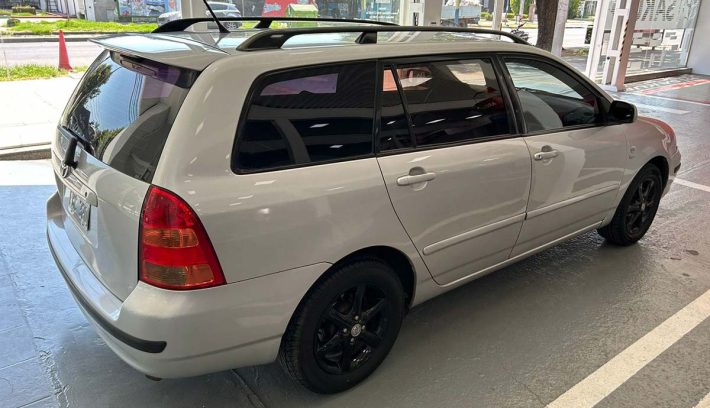 Toyota Corola Fielder trasera