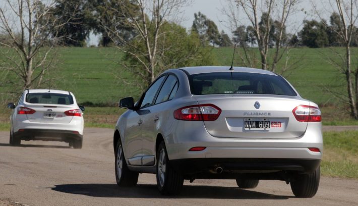 Ford Focus vs Renault Fluence 1.6 (2)