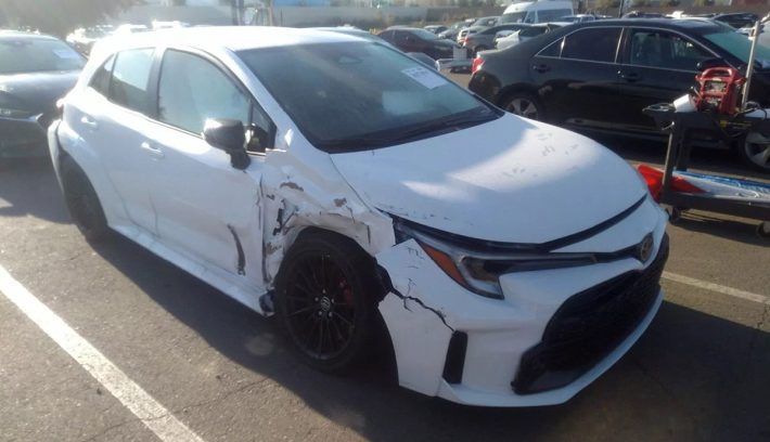 Toyota GR Corolla chocado frente